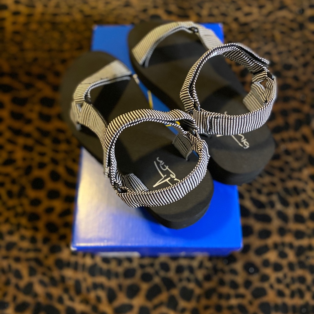 Sandals (Back Straps) - Picture 2 of 3